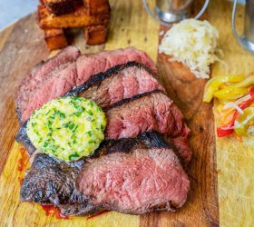 Sliced rump steak with herbed rice, coleslaw and grilled capsicum